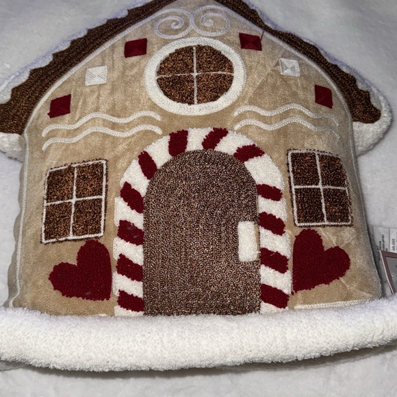 Cupcakes And Cashmere Gingerbread House Pillow-NWT - Picture 4 of 6